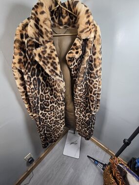 Punto Fashion Leopard Print Faux Fur Teddy Jacket in Brown and Black